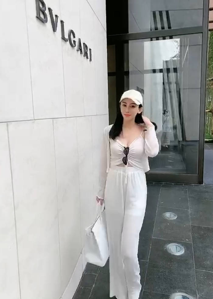 新加坡围经纪人微信